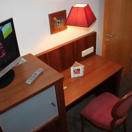 斯泰因佛德巴斯克酒店 3*