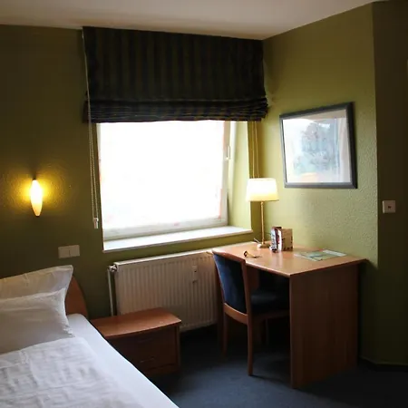 酒店 斯泰因佛德巴斯克酒店 3*